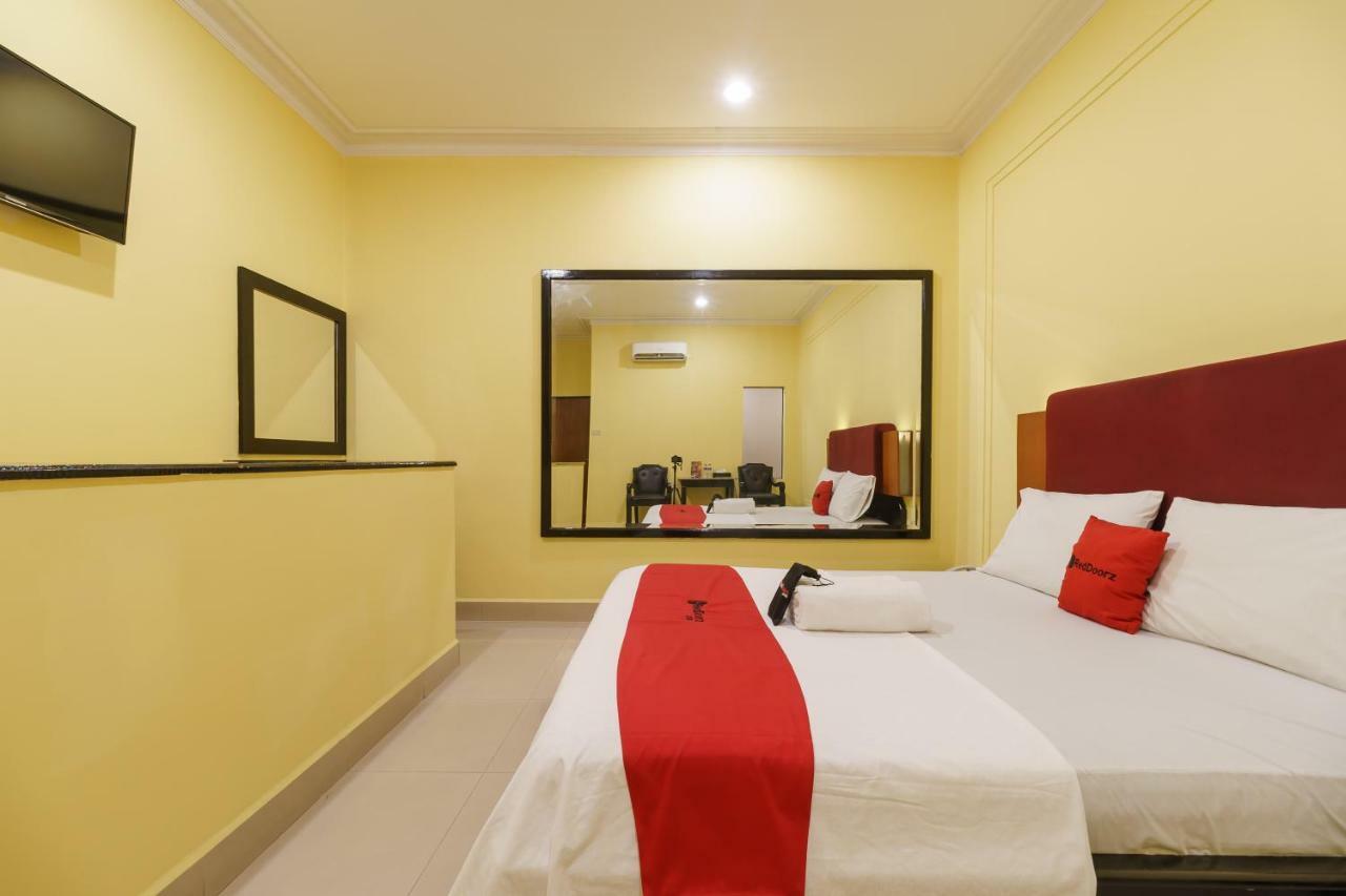 RedDoorz Plus near Ancol Dżakarta Zewnętrze zdjęcie